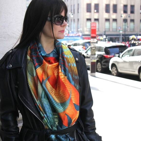 Square 36x36" 100% silk charmeuse scarf "Secrets" grey blue coral reef fish - Picture 4 of 6